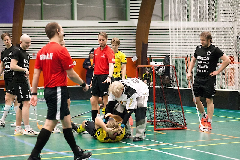 Reippaan ja Kyljyksien välinen kärkikamppailu oli tapahtumarikas ottelu. (Kuva: Eero Ekholm.)