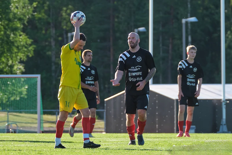 Heinäkuussa Iitin Pallo taisteli sarjakärki Lahden Unitedia vastaan Ravilinnassa. (Kuva: Janne Virtanen.)