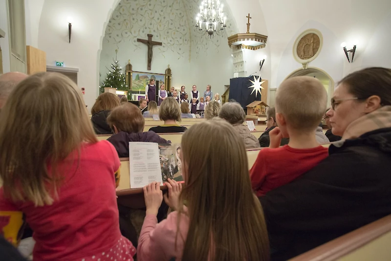 Kauneimmat joululaulut Myllykosken kirkossa. (Arkistokuva: Martti Kivistö.)